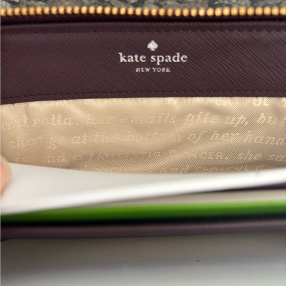 Kate Spade ♠️ Storybook Lined Perforated Plum Floral Wristlet - Picture 4 of 7